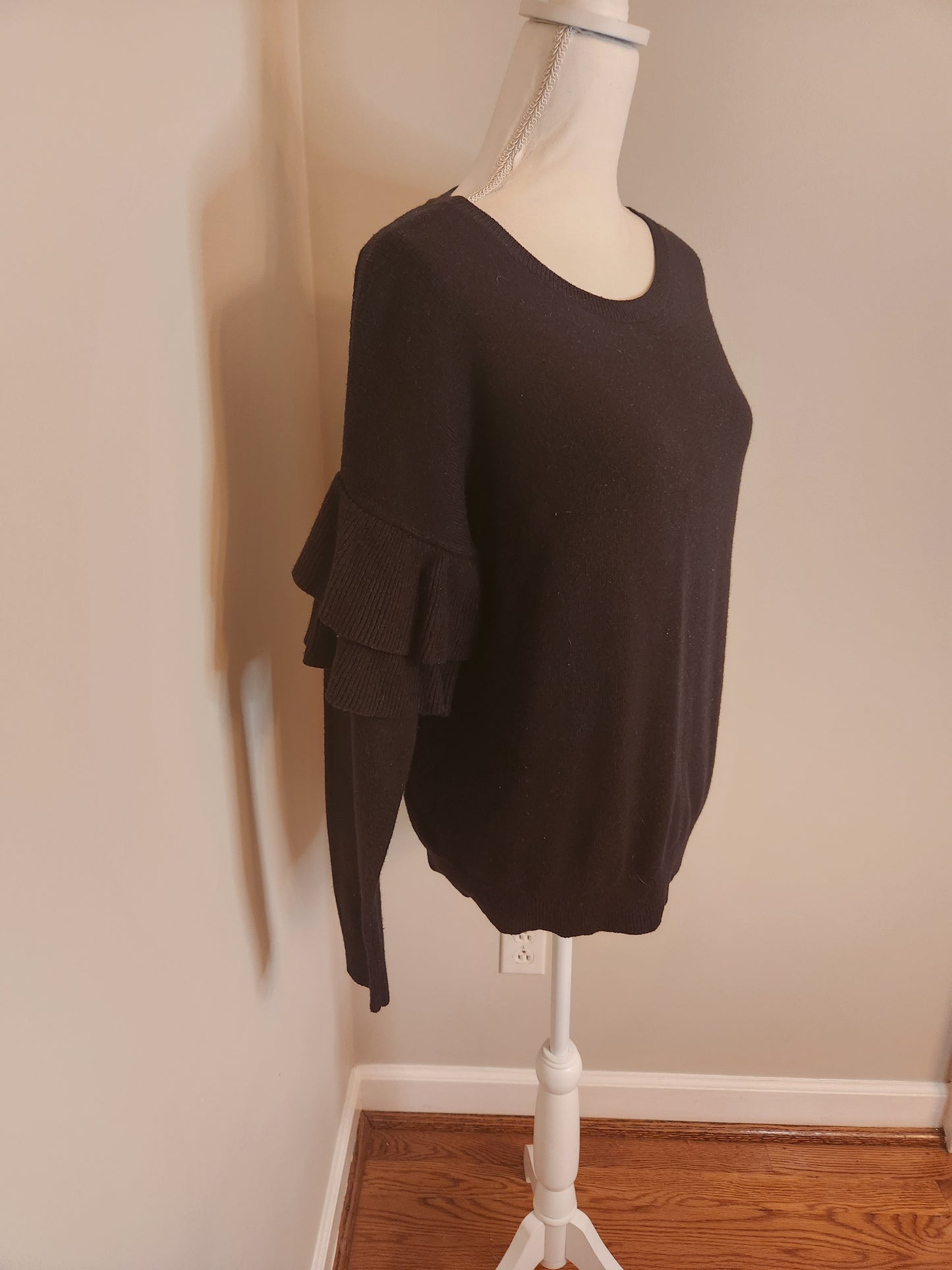 Sweater with ruffle sleeves